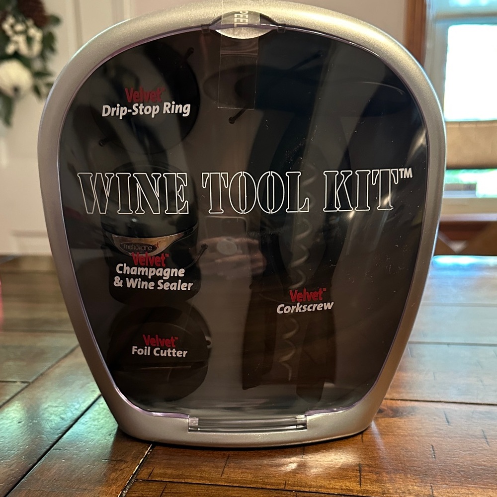 Velvet Wine Tool Set in Black and Silver